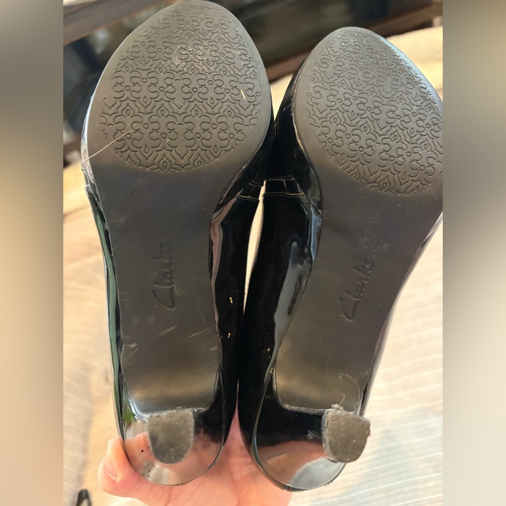 Clark’s Black Patent Peep-Toe Women’s Heels - Picture 5 of 5